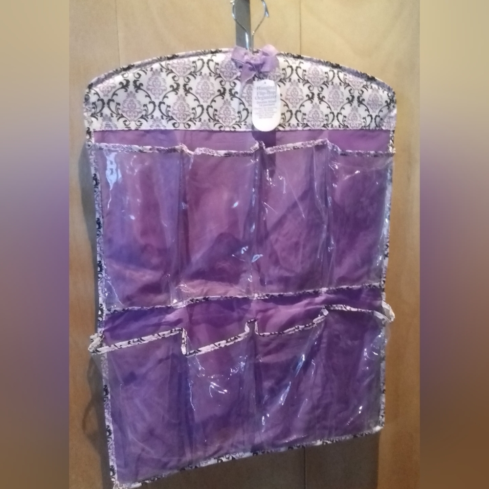Purple Hanging Shoe Organizer w/16 Pockets, Black and White Pattern. NWT